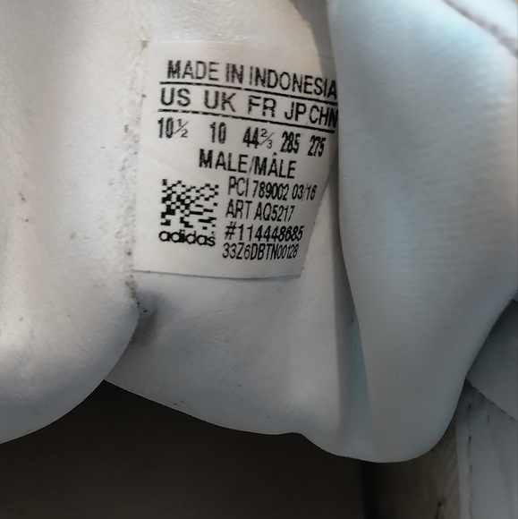 Athletic shoes - Picture 3 of 7